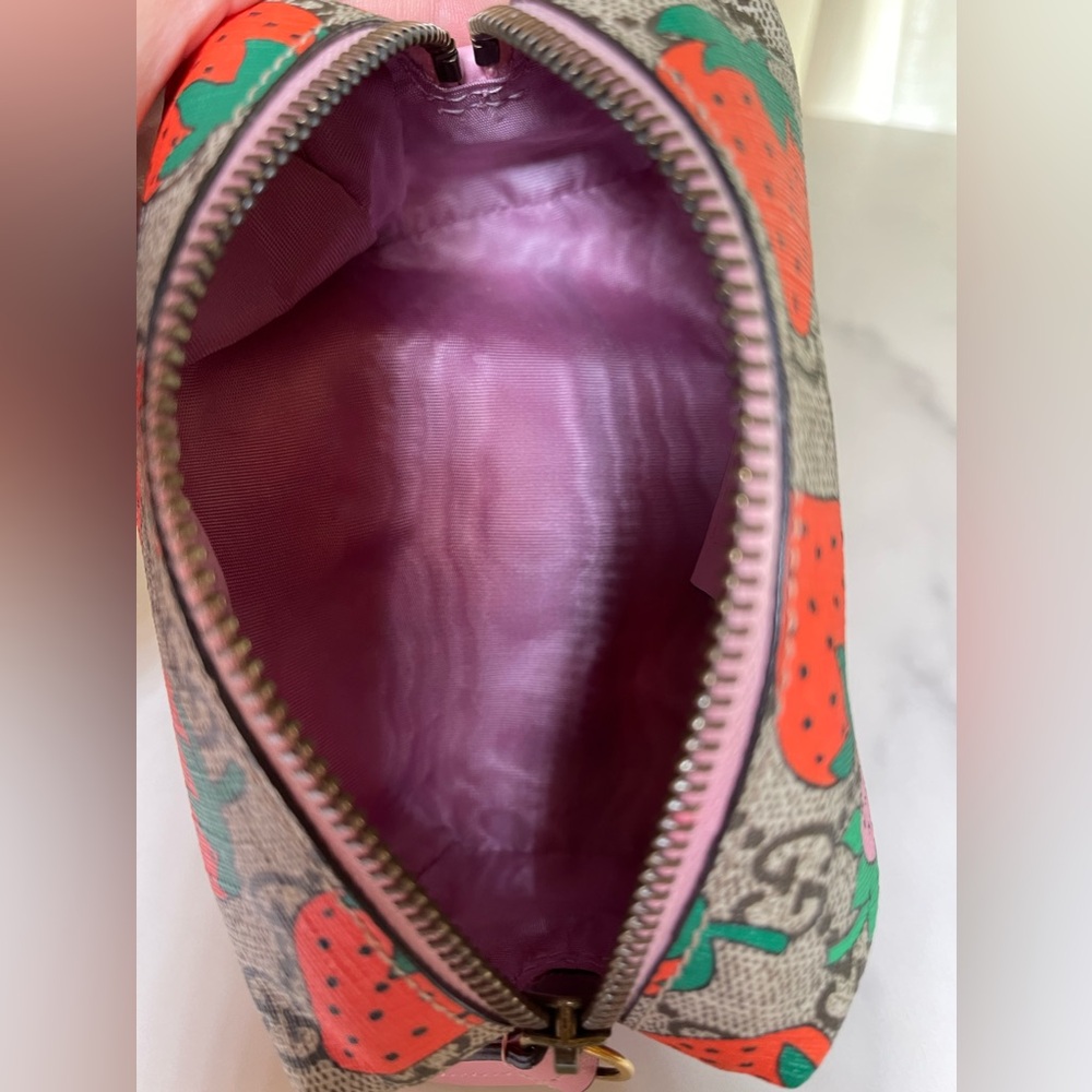Gucci Strawberry 🍓 Pouch with GG Canvas - Picture 12 of 14